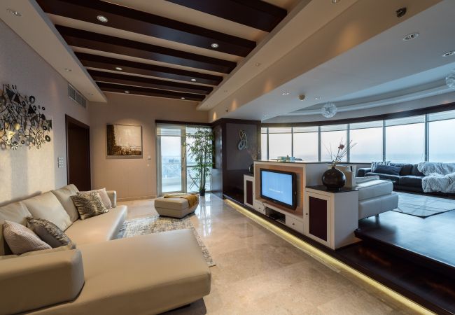 Apartment in Dubai - Vivacious 4BR With Sea & Marina View
