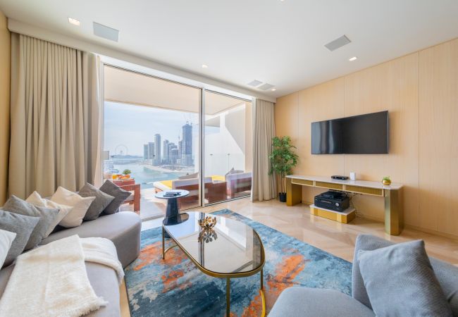 Apartment in Dubai - Jaw dropping 2BR Apt with Sea View at FIVE Palm