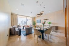 Apartment in Dubai - Jaw dropping 2BR Apt with Sea View at FIVE Palm