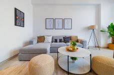 Apartment in Dubai - Amazing Skyscraper 3BR with Burj Khalifa View