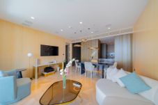 Apartment in Dubai - Fascinating 1BR with Burj Arab View at FIVE Palm