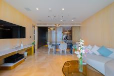 Apartment in Dubai - Fascinating 1BR with Burj Arab View at FIVE Palm