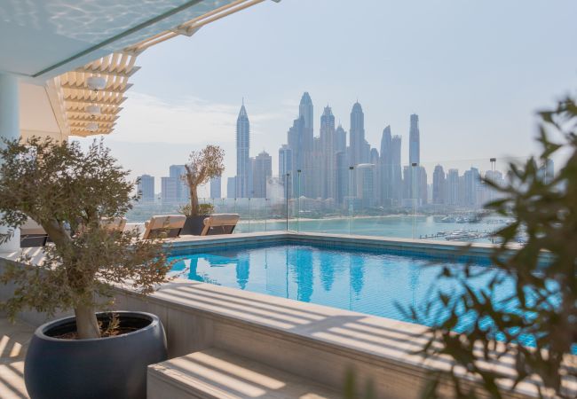 Apartment in Dubai - Jaw-dropping 3BR Penthouse W/Seaview & Private Pool