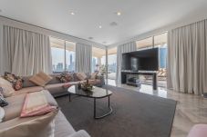 Apartment in Dubai - Jaw-dropping 3BR Penthouse W/Seaview & Private Pool