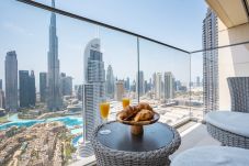 Apartment in Dubai - Chic 2BR w/ Exquisite Burj Khalifa & fountain View