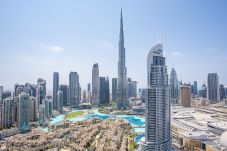 Apartment in Dubai - Chic 2BR w/ Exquisite Burj Khalifa & fountain View