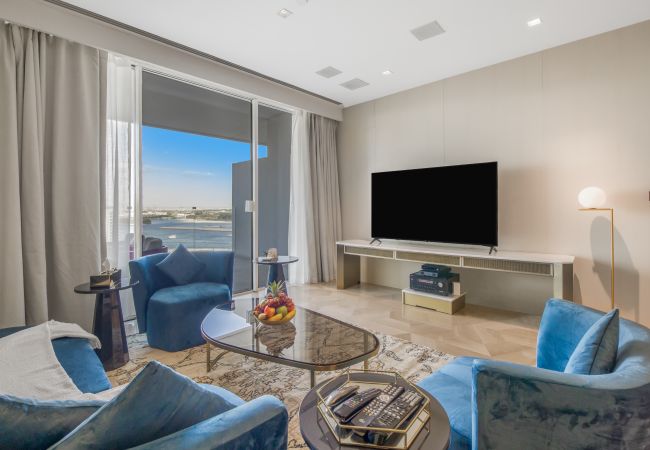Apartment in Dubai - Voguish 2BR Apt w/Sea View at FIVE Palm