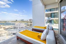Apartment in Dubai - Voguish 2BR Apt w/Sea View at FIVE Palm