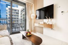 Apartment in Dubai - Spectacular 1BR Apt with Skyscrapers View