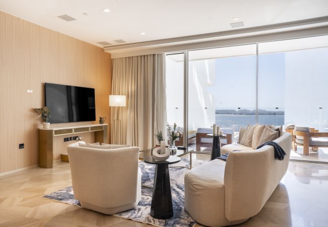 Apartment in Dubai - Glamorous 2BR Apt at FIVE with Seaview