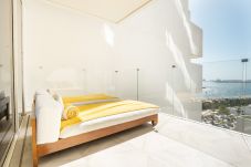 Apartment in Dubai - Glamorous 2BR Apt at FIVE with Seaview