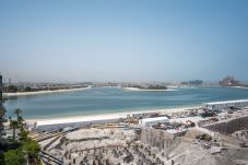 Apartment in Dubai - Breathtaking 2BR Apt w/ Sea view