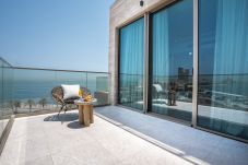 Apartment in Dubai - Breathtaking 2BR Apt w/ Sea view